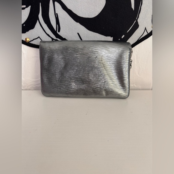 Henri Bendel metallic silver wristlet - Picture 2 of 6